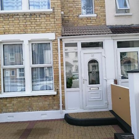 Fbs Homestay Norwood Exterior photo